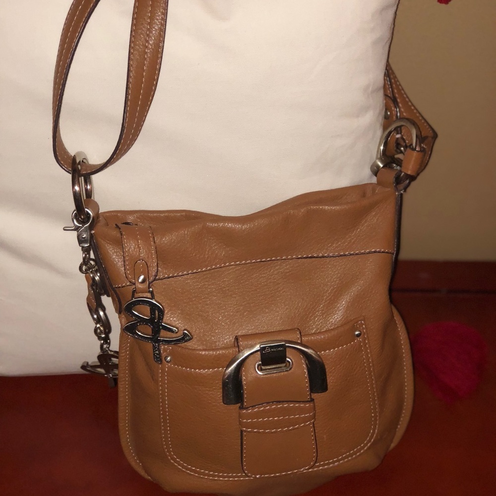 B Makowsky saddle brown all leather crossbody